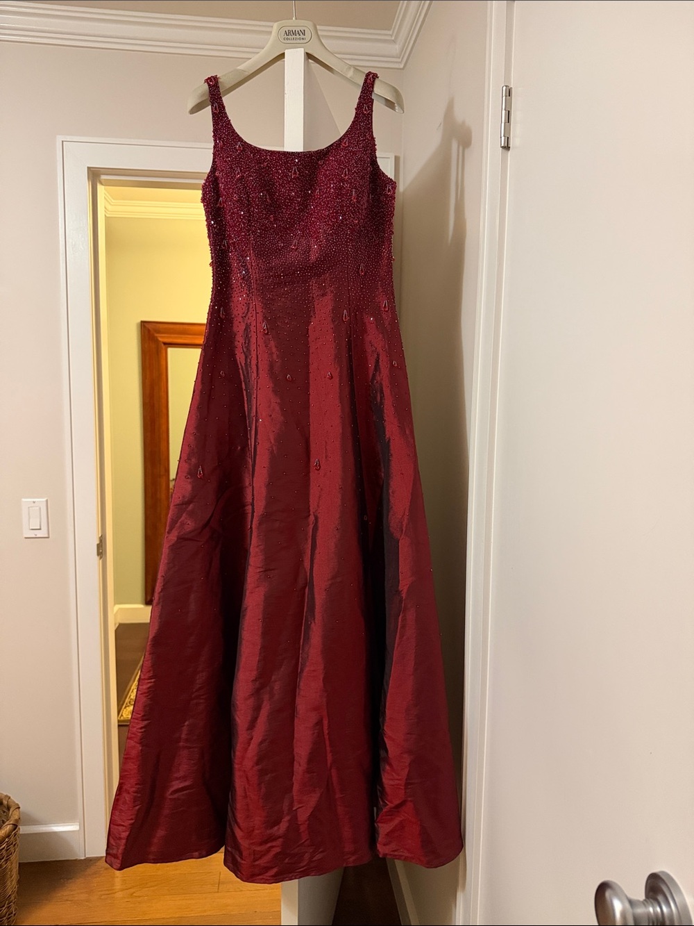 Jianini Elegant Beaded Burgundy Evening Dress gown size 6